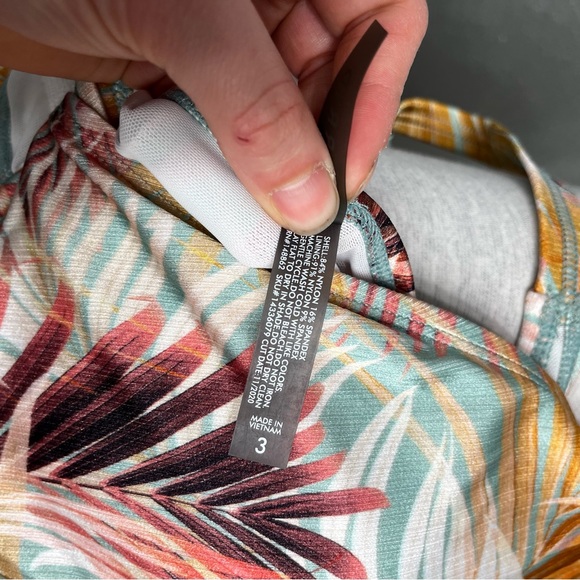 NWT Torrid Wireless Shine Triangle Bikini Top in Green Leaf Print - Picture 5 of 7